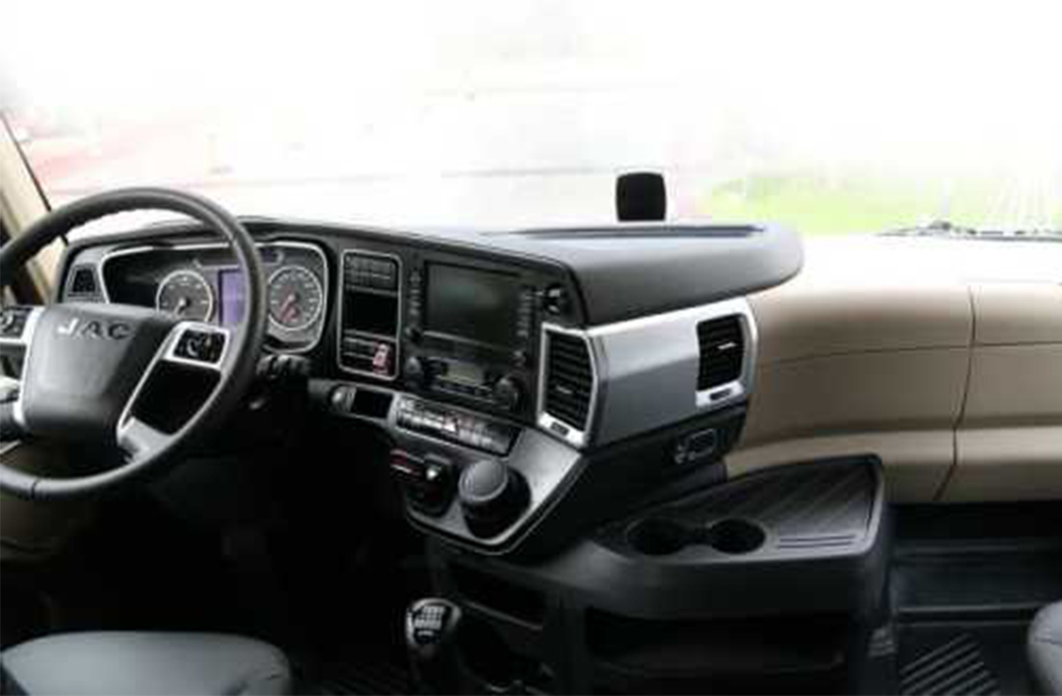 1、卡車儀表臺